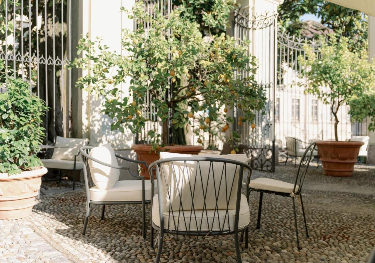 Caffe Delle Rose Les Chambres Verbania Exterior photo